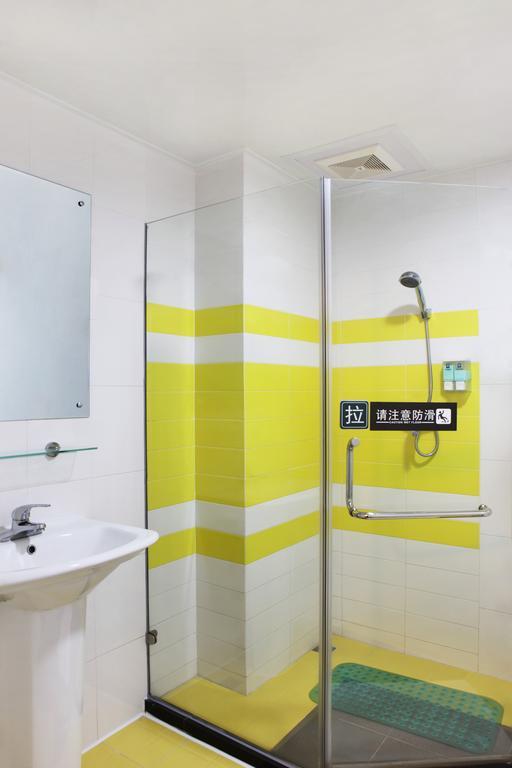 7Days Inn Xiamen Haicang Room photo